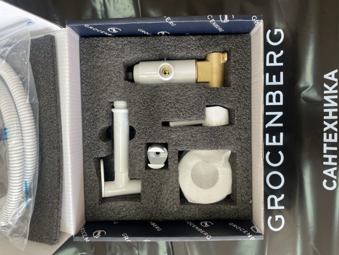 Смеситель встраиваемый с гигиеническим душем Grocenberg GB001 Белый