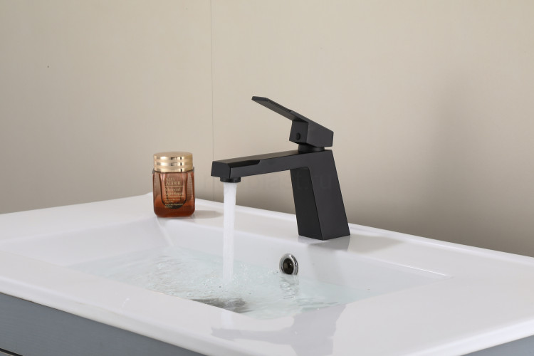 Смеситель для раковины HansenPRO HL10095-C, черный